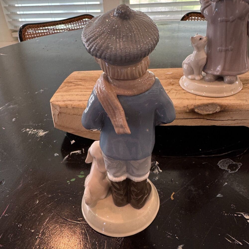 Set of Vintage Porcelain Pet Figurines - Girl with Cat & Boy with Dog - Picture 6 of 8